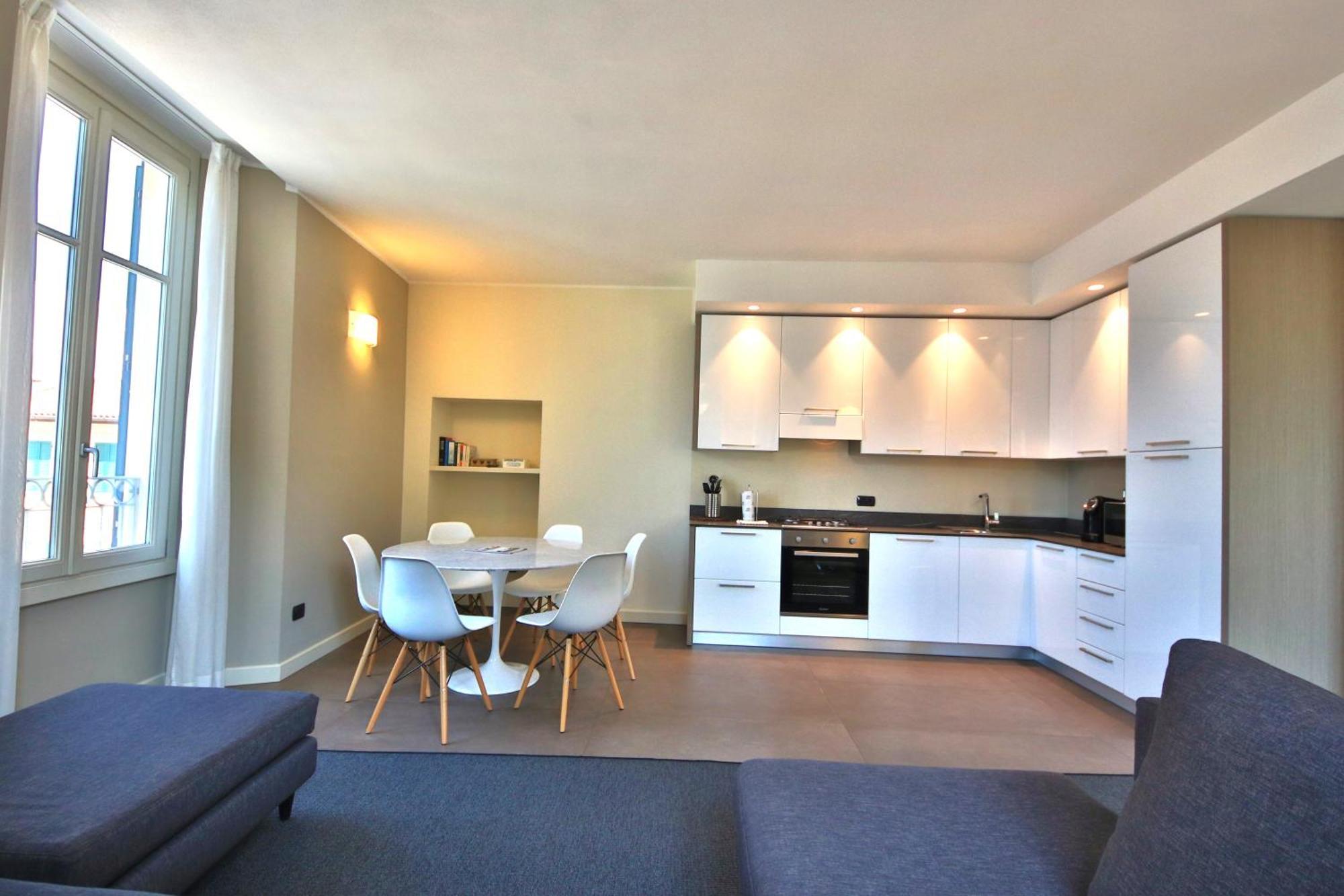 Liszt Tower By Klabhouse Apartment Bellagio Bagian luar foto
